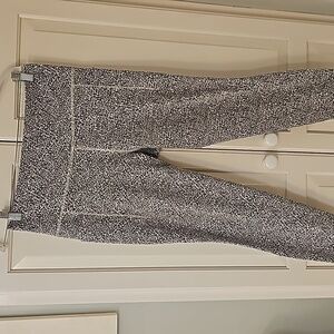 Athleta Salutation Stash 7/8 leggings